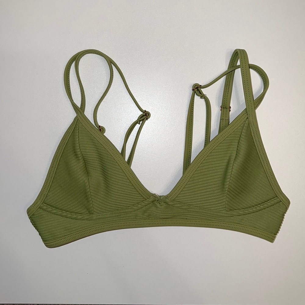 Ribbed bikini top